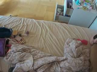 voyeurcam-julmodels-greybed-2