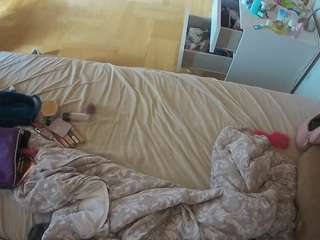 voyeurcam-julmodels-greybed-2