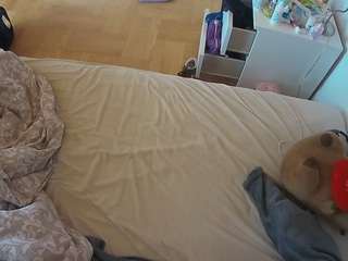voyeurcam-julmodels-greybed-2