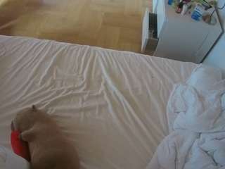 voyeurcam-julmodels-greybed-2