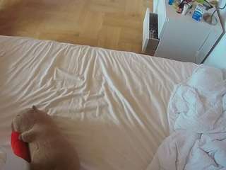 voyeurcam-julmodels-greybed-2