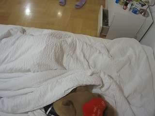 voyeurcam-julmodels-greybed-2