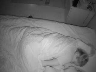 voyeurcam-julmodels-greybed-2