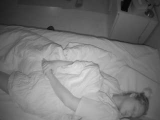voyeurcam-julmodels-greybed-2