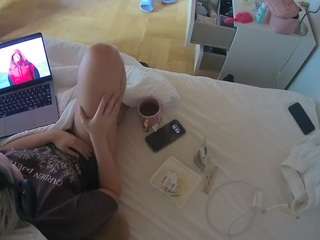 voyeurcam-julmodels-greybed-2