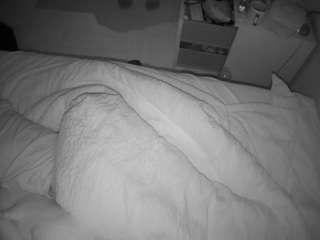 voyeurcam-julmodels-greybed-2