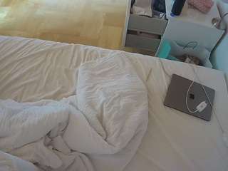 voyeurcam-julmodels-greybed-2 camsoda