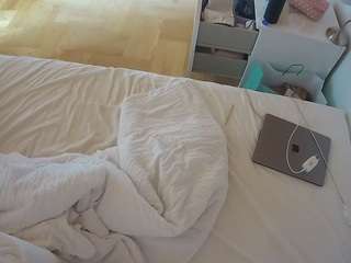 voyeurcam-julmodels-greybed-2 camsoda