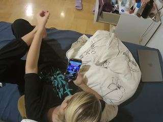 voyeurcam-julmodels-greybed-2