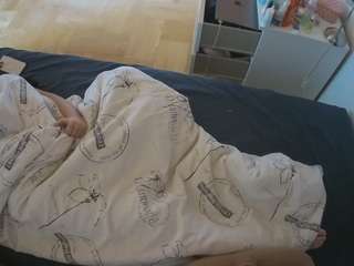 voyeurcam-julmodels-greybed-2