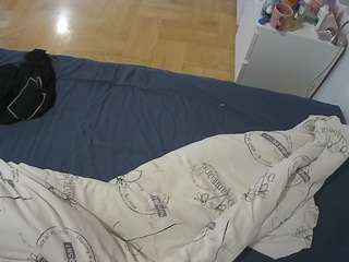 voyeurcam-julmodels-greybed-2