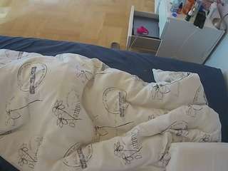 voyeurcam-julmodels-greybed-2