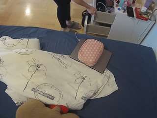 voyeurcam-julmodels-greybed-2