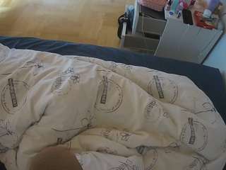 voyeurcam-julmodels-greybed-2
