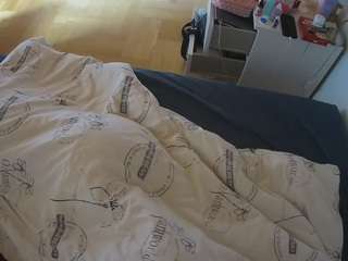 voyeurcam-julmodels-greybed-2