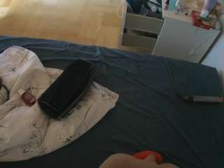 voyeurcam-julmodels-greybed-2 Profile Image