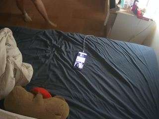 voyeurcam-julmodels-greybed-2