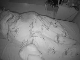 voyeurcam-julmodels-greybed-2