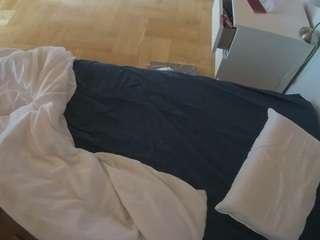 voyeurcam-julmodels-greybed-2