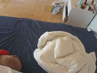 voyeurcam-julmodels-greybed-2