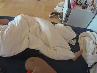 voyeurcam-julmodels-greybed-2