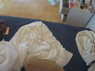 voyeurcam-julmodels-greybed-2