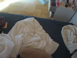voyeurcam-julmodels-greybed-2