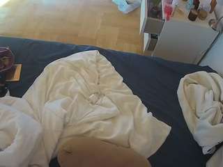 voyeurcam-julmodels-greybed-2