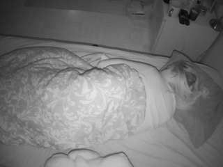 voyeurcam-julmodels-greybed-2