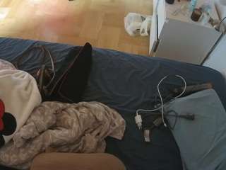 voyeurcam-julmodels-greybed-2