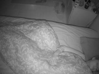 voyeurcam-julmodels-greybed-2