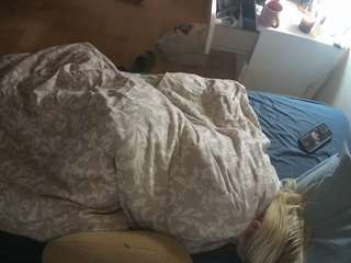 voyeurcam-julmodels-greybed-2