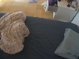 voyeurcam-julmodels-greybed-2