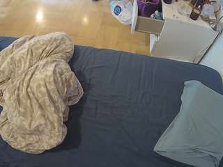 voyeurcam-julmodels-greybed-2