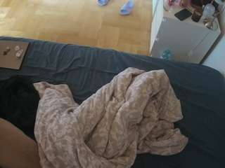 voyeurcam-julmodels-greybed-2 camsoda