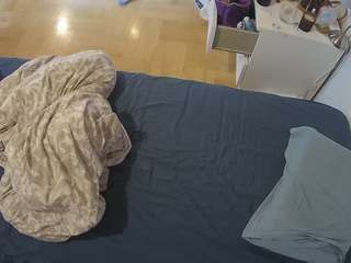voyeurcam-julmodels-greybed-2