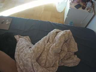 voyeurcam-julmodels-greybed-2