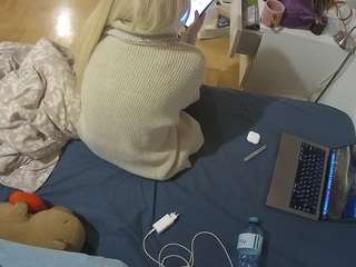 voyeurcam-julmodels-greybed-2