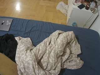voyeurcam-julmodels-greybed-2