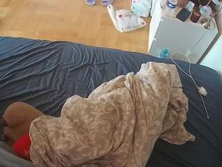 voyeurcam-julmodels-greybed-2