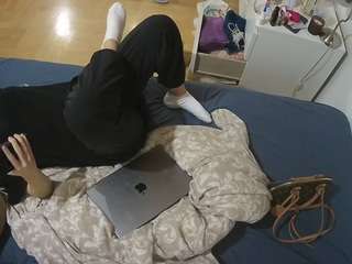 voyeurcam-julmodels-greybed-2