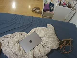 voyeurcam-julmodels-greybed-2