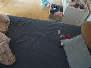 voyeurcam-julmodels-greybed-2 camsoda