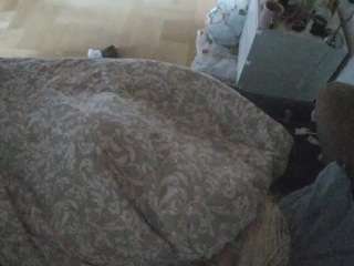 voyeurcam-julmodels-greybed-2 camsoda