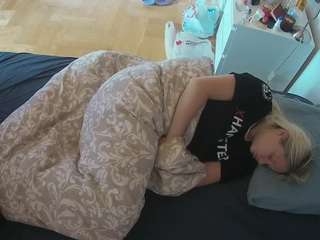 voyeurcam-julmodels-greybed-2 camsoda