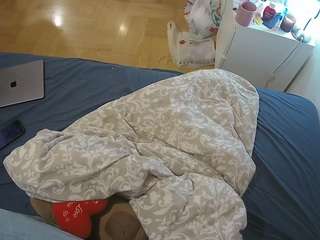 voyeurcam-julmodels-greybed-2 camsoda