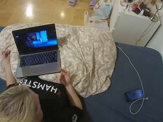 voyeurcam-julmodels-greybed-2 camsoda