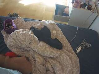 voyeurcam-julmodels-greybed-2 camsoda