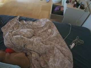 voyeurcam-julmodels-greybed-2 camsoda