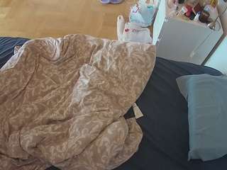 voyeurcam-julmodels-greybed-2 camsoda